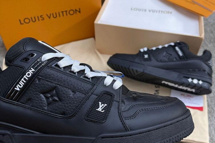 Giày Louis Vuitton Trainer Black Embossed Monogram đen
