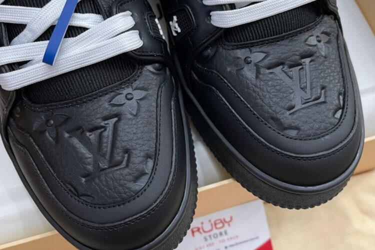 Giày Louis Vuitton Trainer Black Embossed Monogram đen