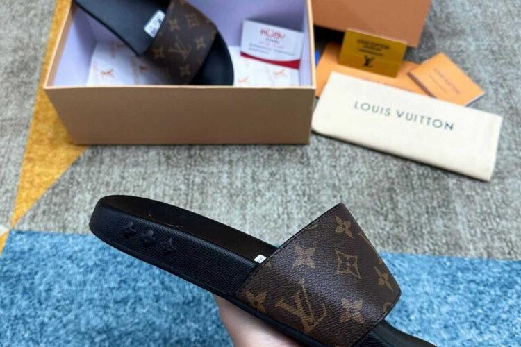 Dép LV Waterfront Mule Monogram đen Nâu