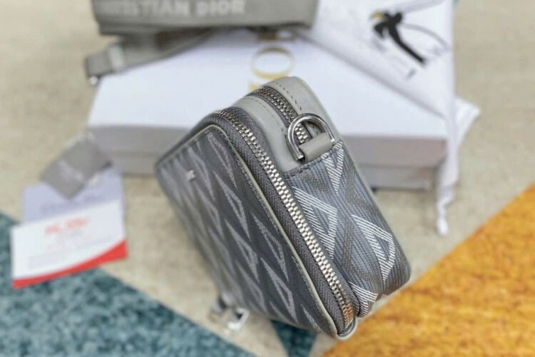 Túi Dior Zipped Pouch With Strap Gray Diamond Canvas Xám