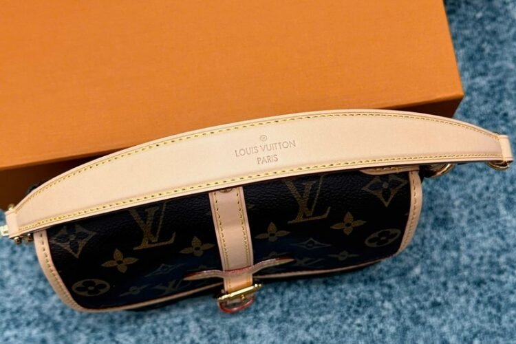 Túi LV Saumur BB Monogram Màu Nâu Kem Siêu Cấp