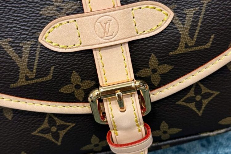 Túi LV Saumur BB Monogram Màu Nâu Kem Siêu Cấp