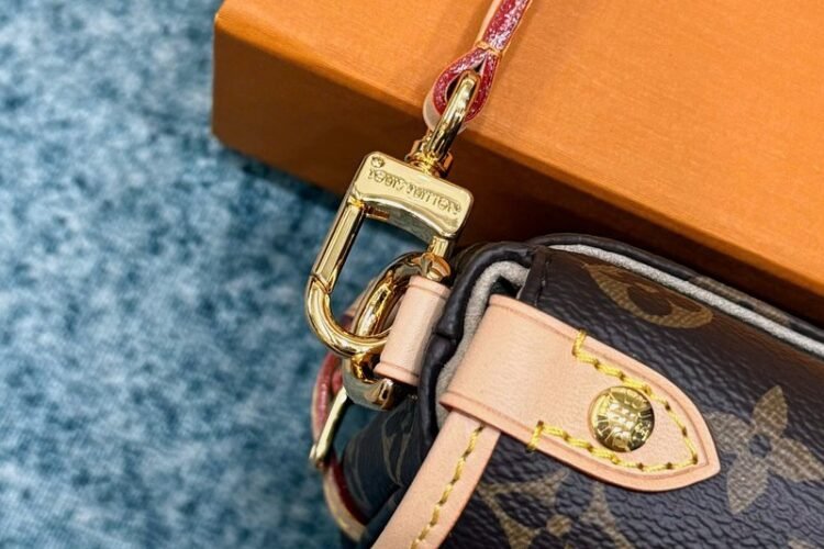 Túi LV Saumur BB Monogram Màu Nâu Kem Siêu Cấp