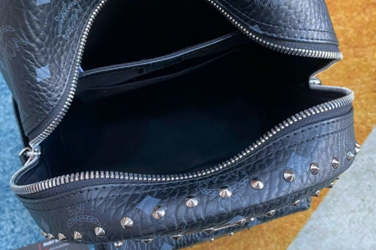Ba Lô Small Stark Backpack In Studded Outline Visetos đen 33CM