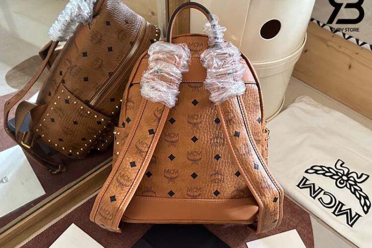 Ba Lô MCM Small Stark BackpacBa Lô MCM Small Stark Backpack In Studded Outline Visetos Cognac 33CM Best Qualityk In Studded Outline Visetos 33CM Best Quality