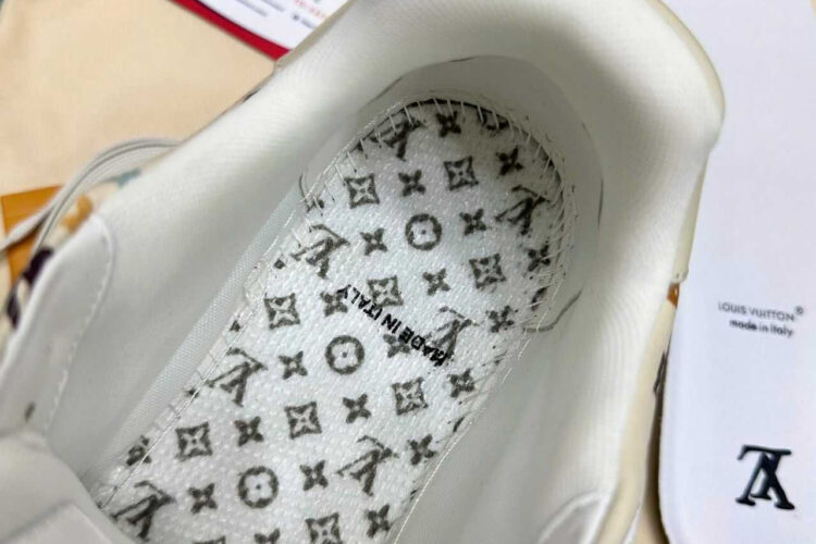 Giày Louis Vuitton x Tyler Trainer Signature 54 Monogram Craggy Vanilla