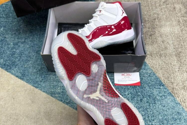 Giày Air Jordan 11 Retro Cherry Trắng Đỏ