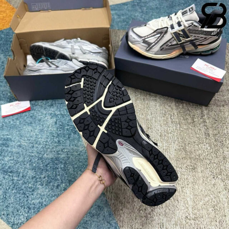 Giày New Balance 1906A Sea Salt Metallic Silver Bạc đen