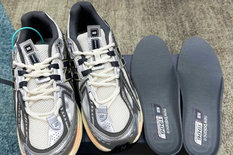 Giày New Balance 1906A Sea Salt Metallic Silver Bạc đen