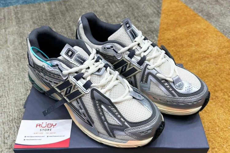 Giày New Balance 1906A Sea Salt Metallic Silver Bạc đen