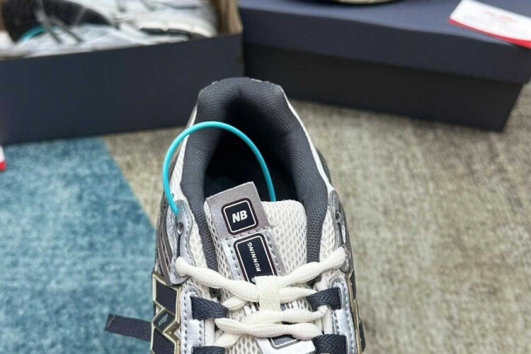 Giày New Balance 1906A Sea Salt Metallic Silver Bạc đen