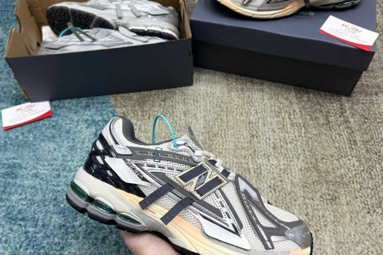 Giày New Balance 1906A Sea Salt Metallic Silver Bạc đen