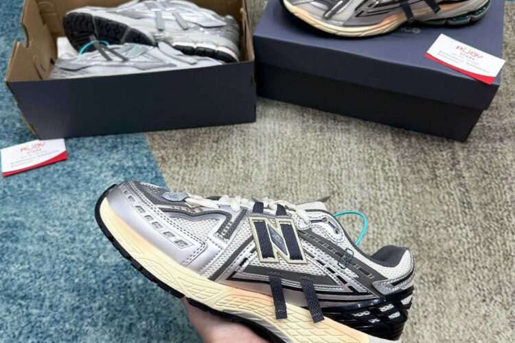 Giày New Balance 1906A Sea Salt Metallic Silver Bạc đen