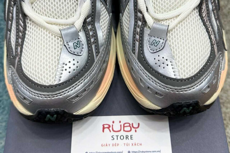 Giày New Balance 1906A Sea Salt Metallic Silver Bạc đen