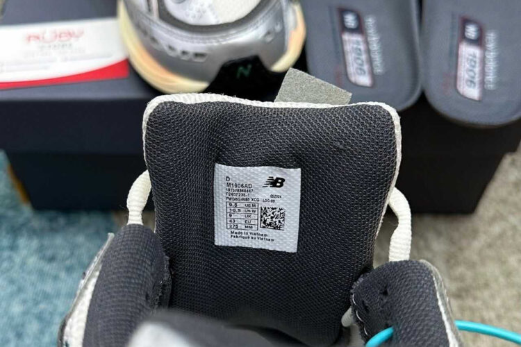 Giày New Balance 1906A Sea Salt Metallic Silver Bạc đen