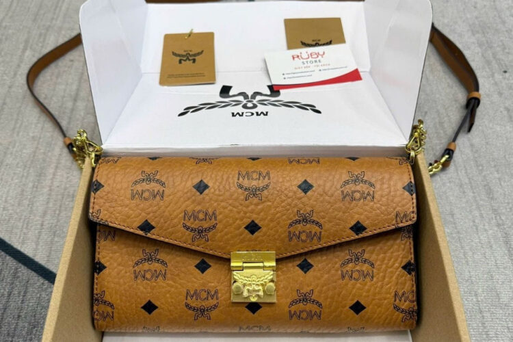Túi Medium Tracy Crossbody In Visetos Cognac Nâu