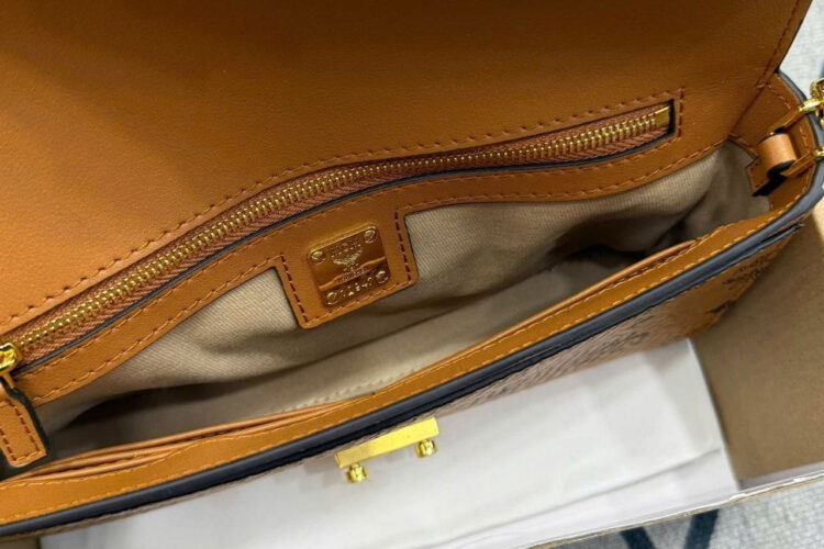Túi Medium Tracy Crossbody In Visetos Cognac Nâu