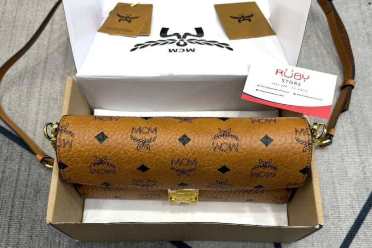 Túi Medium Tracy Crossbody In Visetos Cognac Nâu
