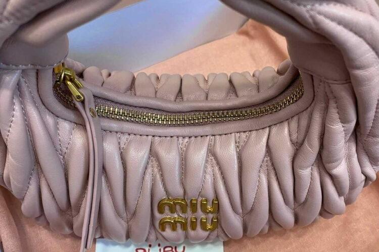 Túi Miu Miu Wander Matelassé Nappa Leather Hobo Small Bag Alabaster Pink hồng
