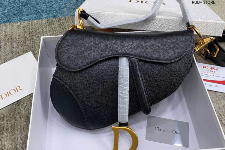 Hình ảnh thực tế túi Dior Saddle Medium Bag Màu Đen Leather Best Deal