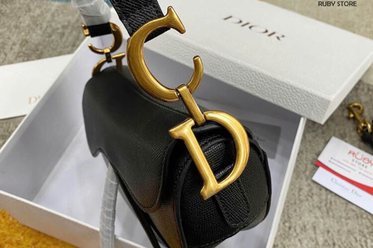 Hình ảnh thực tế túi Dior Saddle Medium Bag Màu Đen Leather Best Deal