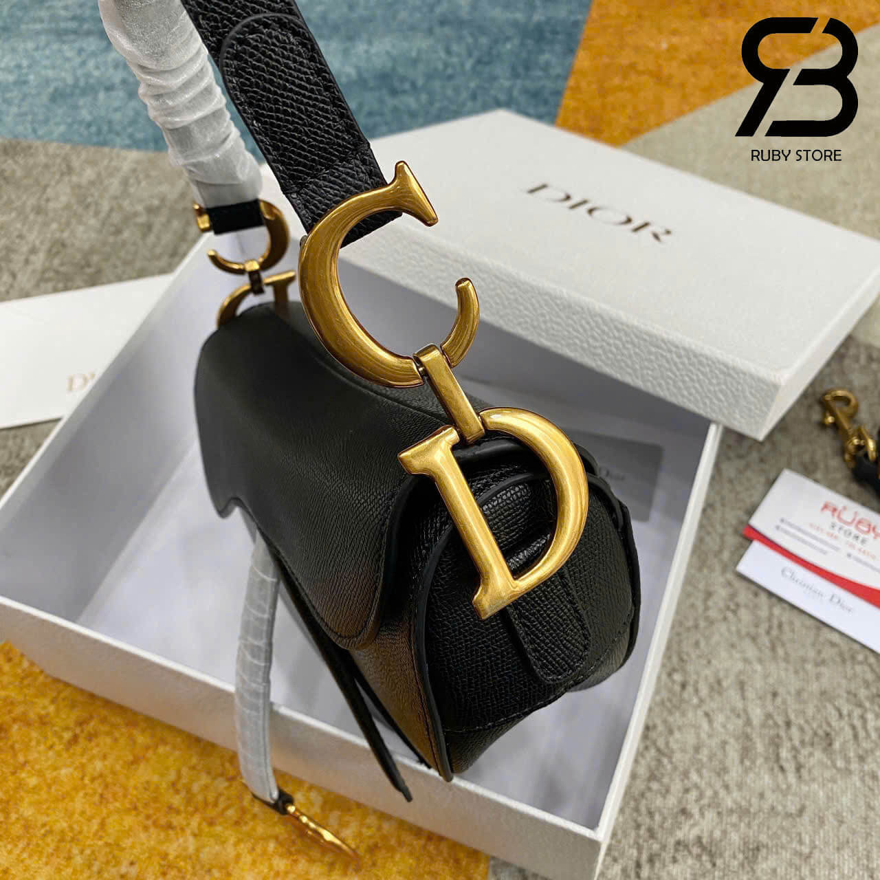 Hình ảnh thực tế túi Dior Saddle Medium Bag Màu Đen Leather Best Deal