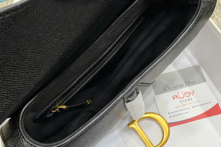 Hình ảnh thực tế túi Dior Saddle Medium Bag Màu Đen Leather Best Deal