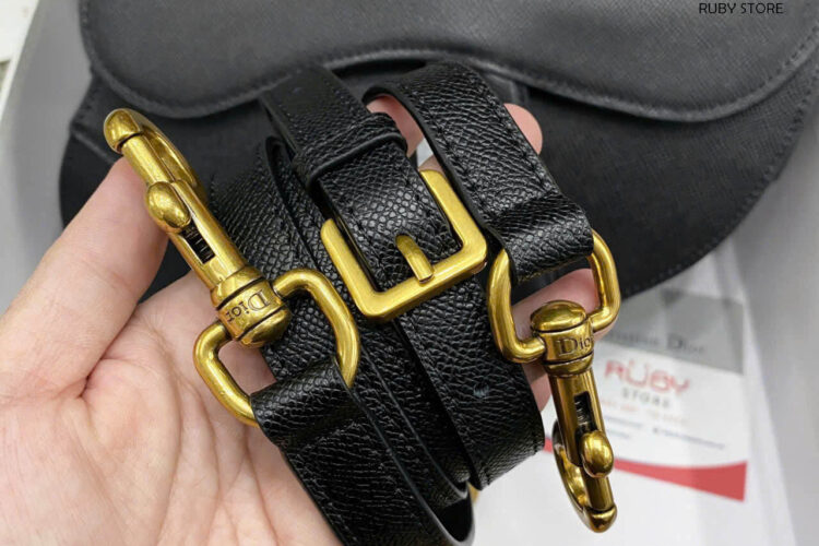 Hình ảnh thực tế túi Dior Saddle Medium Bag Màu Đen Leather Best Deal