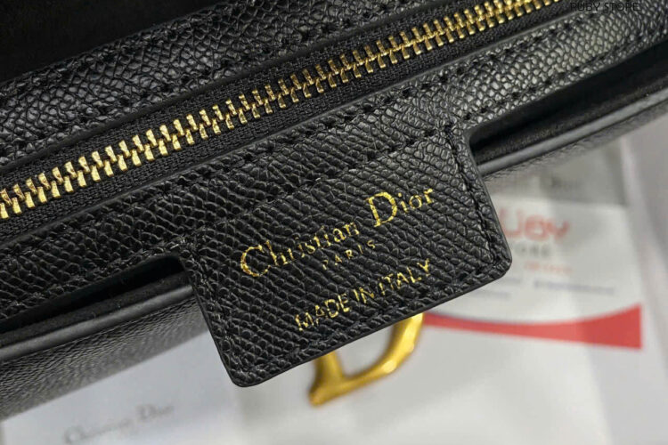 Hình ảnh thực tế túi Dior Saddle Medium Bag Màu Đen Leather Best Deal