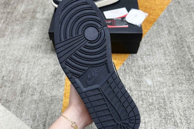Giày Air Jordan 1 Low SE Coconut Milk Black Màu Be đen