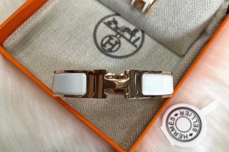 Set vòng tay dây chuyền hoa tai Hermes trắng hồng vàng