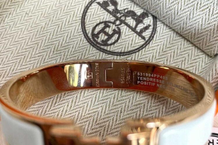 Set vòng tay dây chuyền hoa tai Hermes trắng hồng vàng