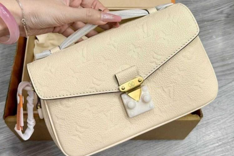 Túi LV Pochette Métis East West M22942 Creme Monogram Empreinte Kem