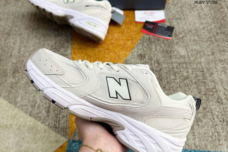 Hình ảnh thực tế đôi giày New Balance 530 màu be Rep 1 1 siêu cấp