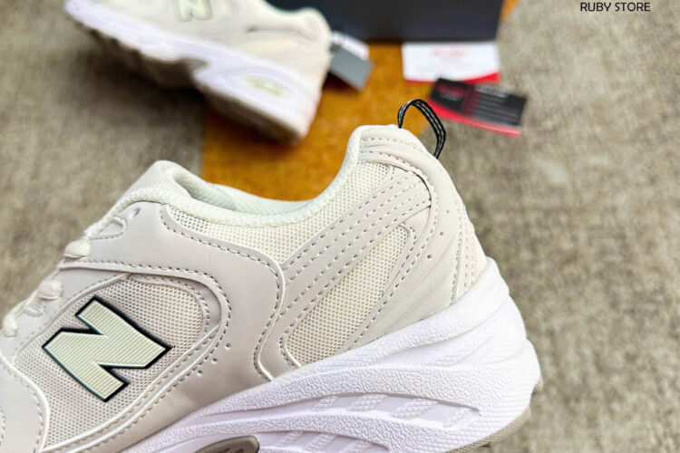 Hình ảnh thực tế đôi giày New Balance 530 màu be Rep 1 1 siêu cấp