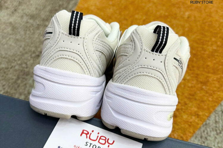 Hình ảnh thực tế đôi giày New Balance 530 màu be Rep 1 1 siêu cấp