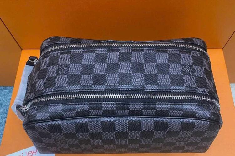 túi LV Dopp Kit Toilet Pouch N40127 Damier Graphite Canvas xám