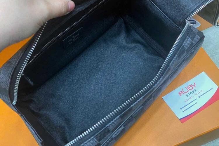 túi LV Dopp Kit Toilet Pouch N40127 Damier Graphite Canvas xám