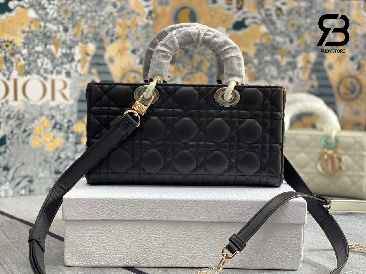 Hình ảnh thực tế túi xách Dior Lady D-Joy màu đen size 26CM