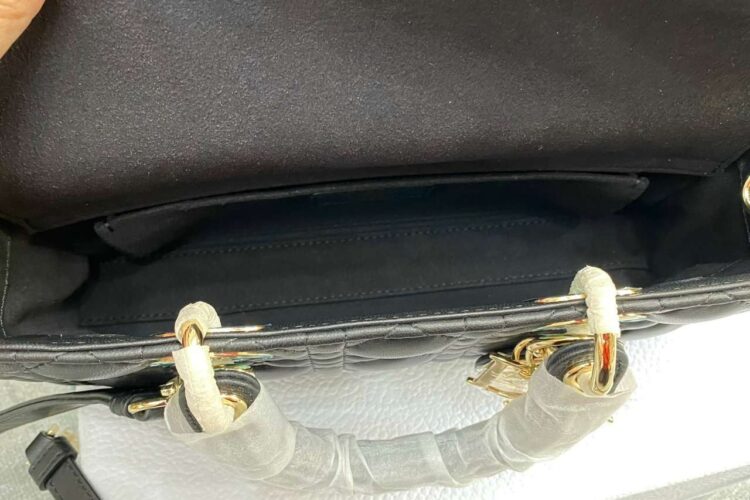Hình ảnh thực tế túi xách Dior Lady D-Joy màu đen size 26CM