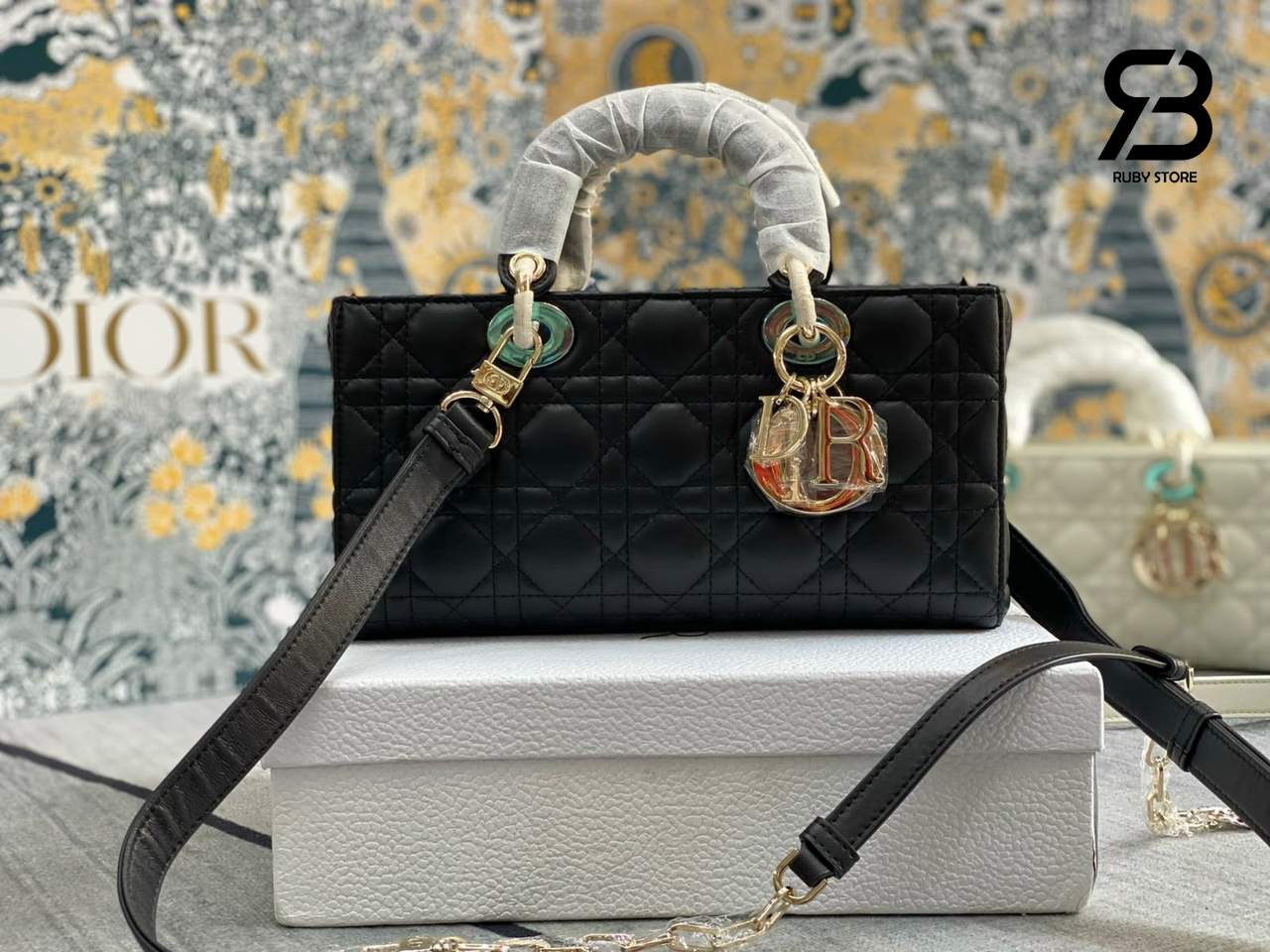 Hình ảnh thực tế túi xách Dior Lady D-Joy màu đen size 26CM