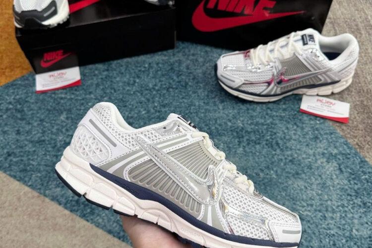 Giày Nike Vomero 5 Photon Dust Metallic Silver Màu Bạc