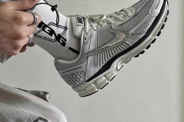 Giày Nike Vomero 5 Photon Dust Metallic Silver Màu Bạc