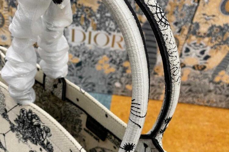 Túi Large Dior Book Tote White Black Zodiac Size 41 Siêu Cấp