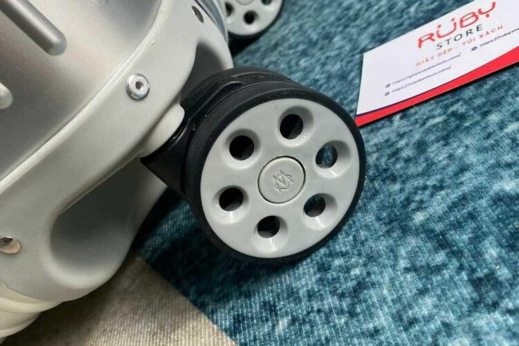 Vali Rimowa Checking M Luggage Silver Màu Bạc Like Auth