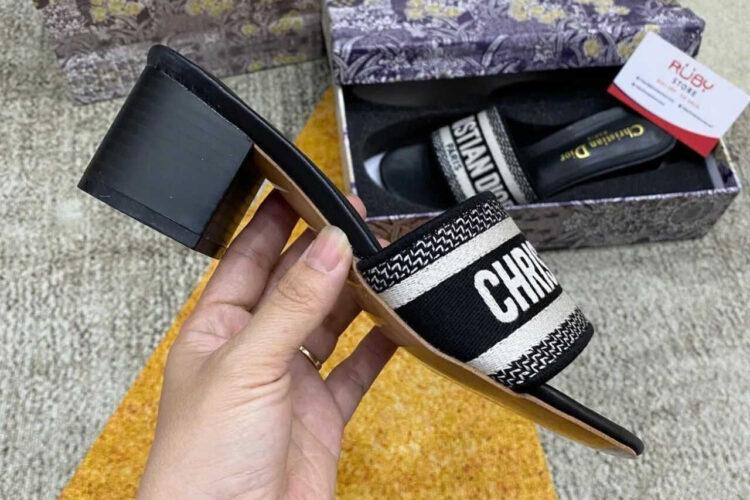 Dép Dior Dway Heeled Slide Embroidery Black Beige Màu Đen Be