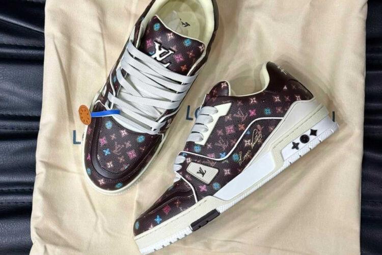 Giày LV Tyler Trainer Signature 54 Monogram Craggy Chocolate