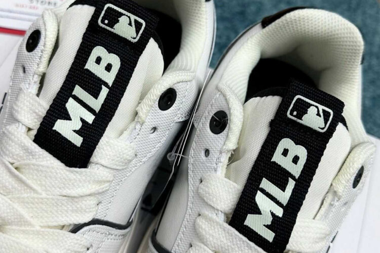 Giày MLB Chunky Liner Basic SL New York Yankees White Trắng đen
