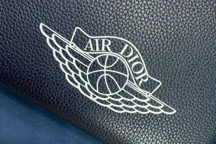 Túi Dior Air JD Zipped Around Pouch With Strap Navy Calfskin Màu Xanh