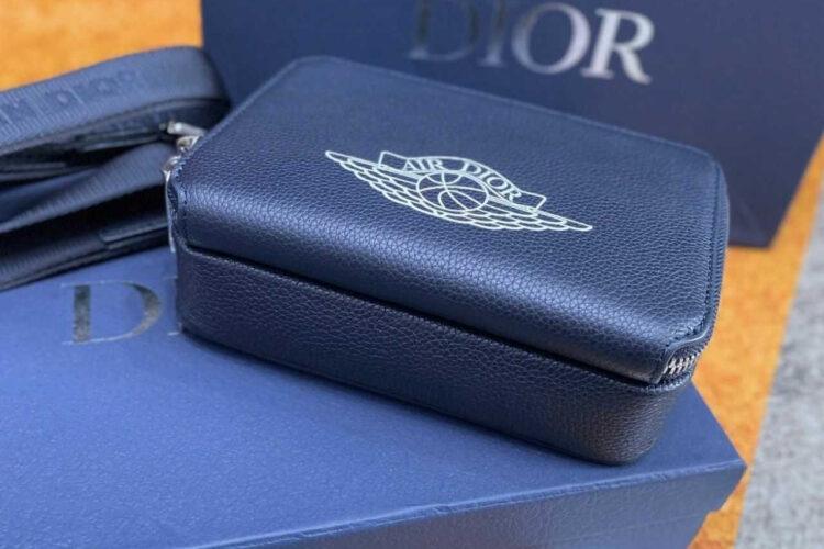 Túi Dior Air JD Zipped Around Pouch With Strap Navy Calfskin Màu Xanh
